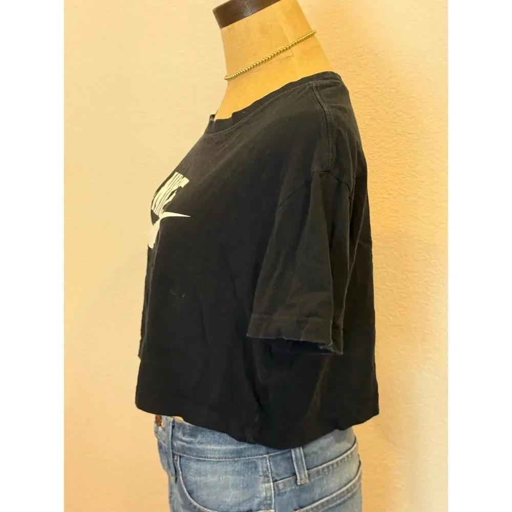 NIKE Loose Fit Cropped Tee T-Shirt Top Woman size S athleisure Workout